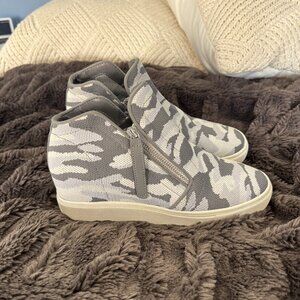 Steve Madden Click Sneaker Size 7 | Gray Camo | Platform Wedge | Slip-On